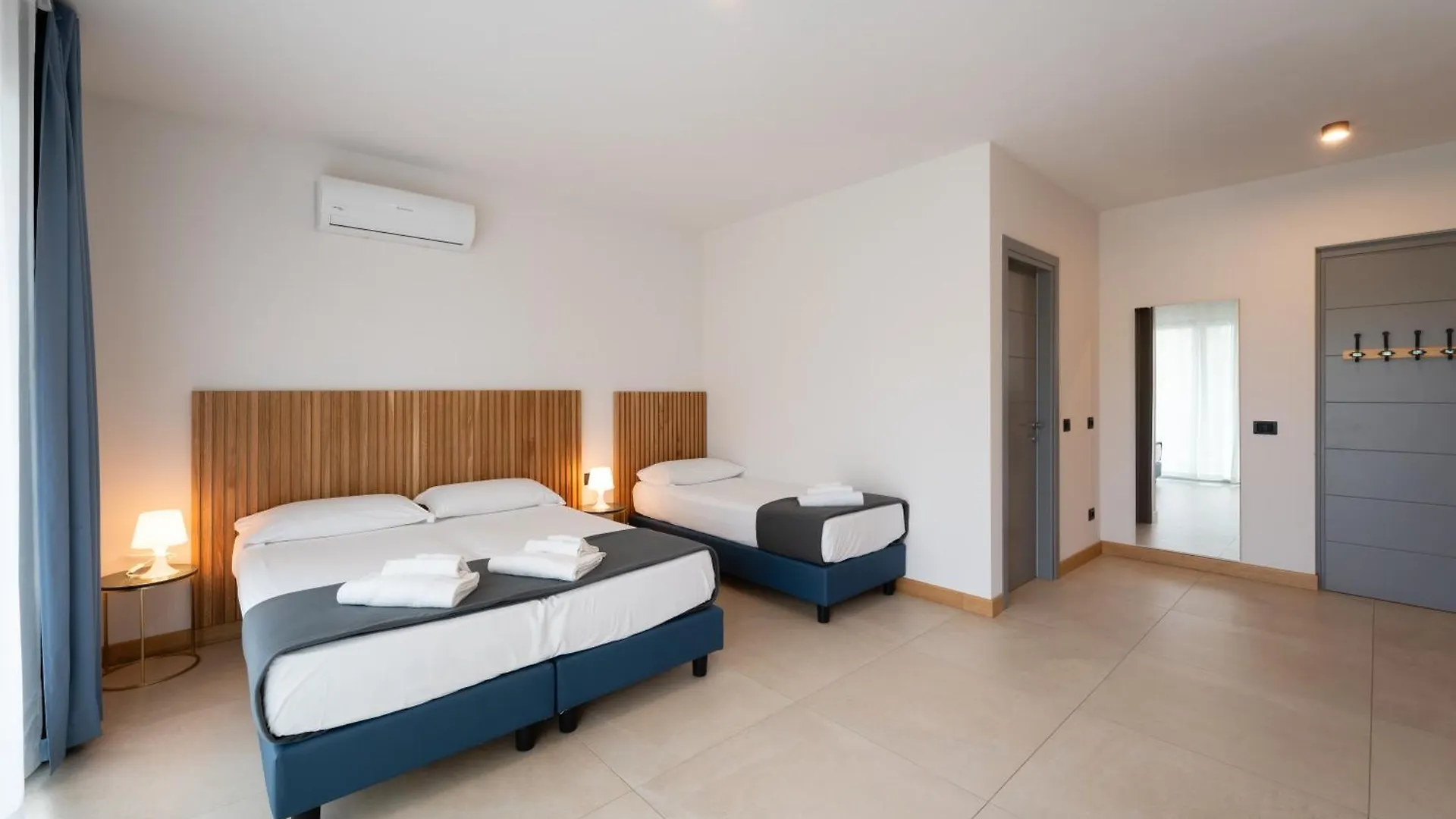 Hotel Delfino Procchio  Włochy