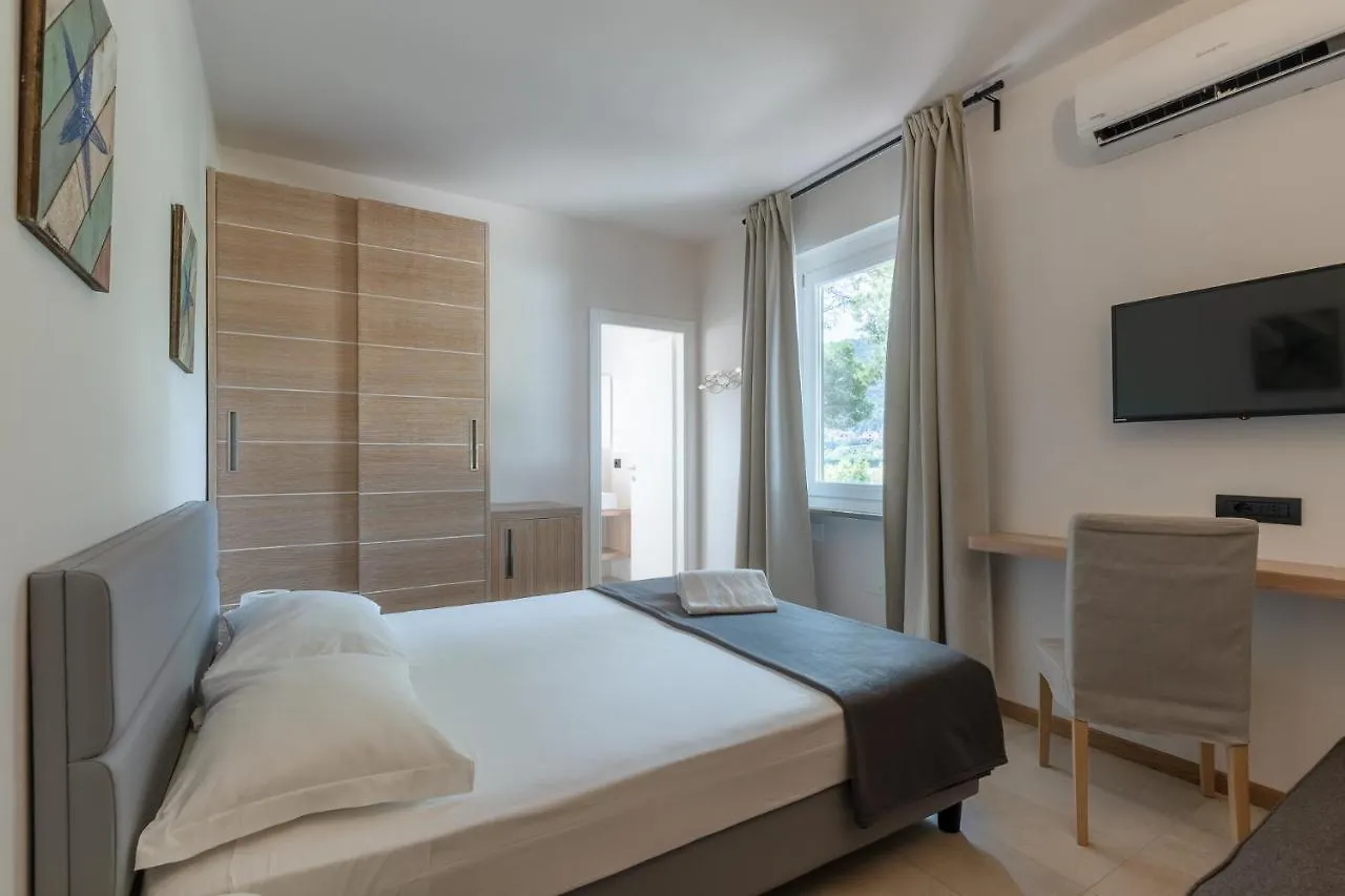Hotel Delfino Procchio