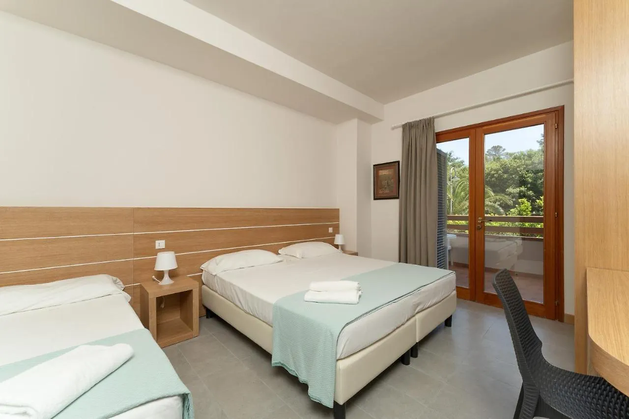 Hotel Delfino Procchio